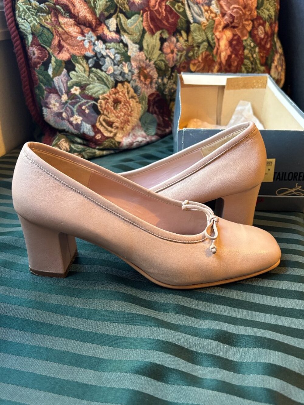 Lord & Taylor Natasha Slipper Heel in Ballet Pink size 8M